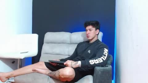 justinfuller_31 online show from March 15, 10:24 pm