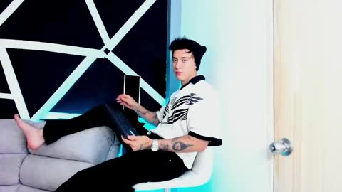 justinfuller_31 online show from September 11, 7:04 pm