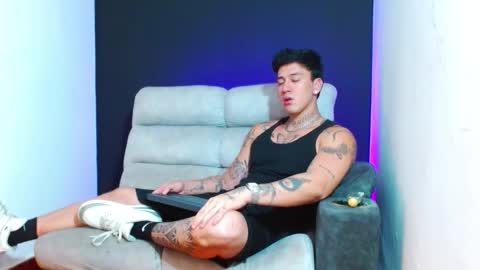 justinfuller_31 online show from February 5, 1:42 am