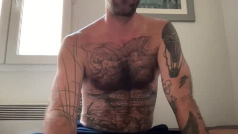 justmeandyou00 online show from September 29, 7:40 am