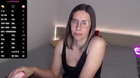 Julie online show from June 5, 3:39 pm