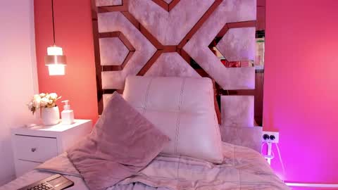 Mia online show from April 22, 10:39 pm