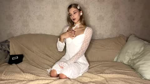 Snapshot of kaeliascorch chatting on September 10, 2:07 pm Hi my name is Senia online show from September 10, 2:07 pm