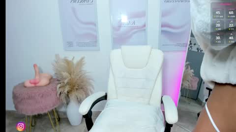 Snapshot of kaia_cam chatting on February 19, 11:17 am online show from February 19, 11:17 am