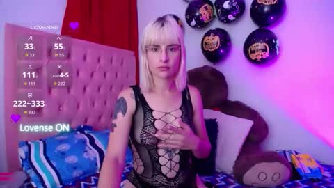 kaira111 online show from October 18, 1:21 am