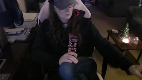 Snapshot of kait331 chatting on December 17, 1:18 am Camprincess331 online show from December 17, 1:18 am