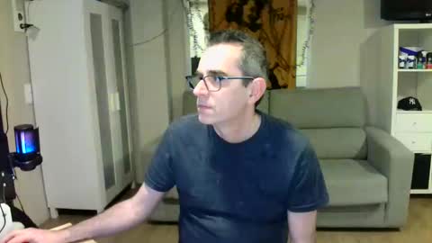 Snapshot of kalem48 chatting on January 27, 12:33 am MusicMen49 online show from January 27, 12:33 am