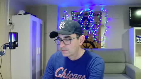 Snapshot of kalem48 chatting on February 26, 12:52 am MusicMen49 online show from February 26, 12:52 am