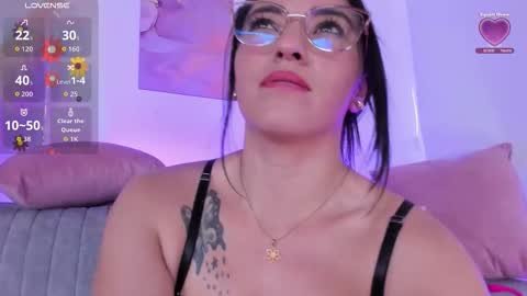 Snapshot of kamila_flower chatting on October 2, 3:22 pm kamila_flower online show from October 2, 3:22 pm