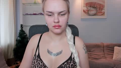 Camila online show from December 5, 8:02 am