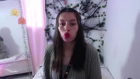 Snapshot of kamilew chatting on October 22, 12:18 pm kamilew online show from October 22, 12:18 pm