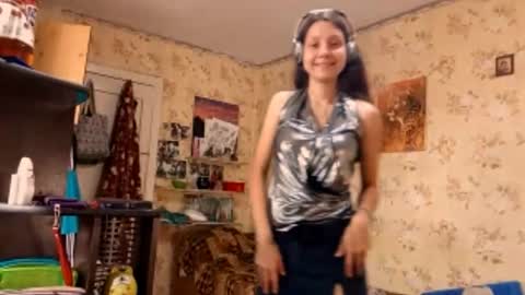 Snapshot of kamisalling chatting on September 23, 7:24 am Mari Simmons online show from September 23, 7:24 am