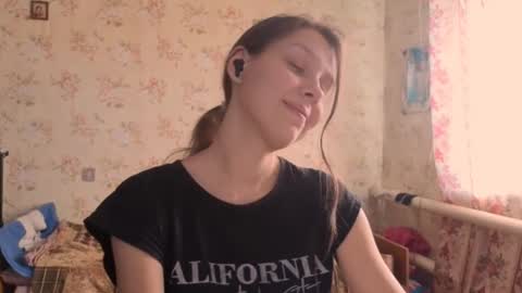 Snapshot of kamisalling chatting on October 17, 7:23 am Mari Simmons online show from October 17, 7:23 am