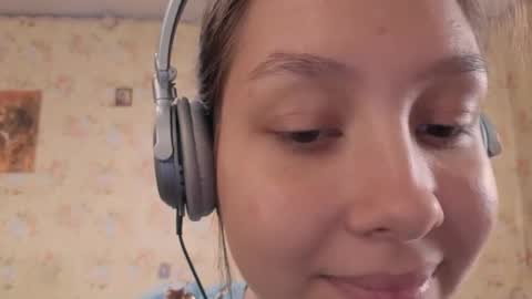 Snapshot of kamisalling chatting on October 6, 6:53 am Mari Simmons online show from October 6, 6:53 am