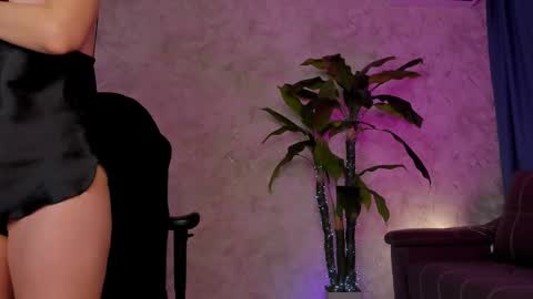 Emma online show from February 25, 1:52 am