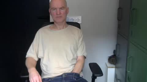 Robbie online show from December 15, 9:13 am