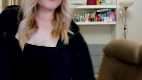Snapshot of kara_smith_ chatting on October 9, 11:21 pm Kara. Off from 15th till 24th of December online show from October 9, 11:21 pm