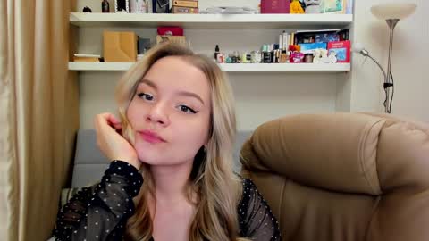 Snapshot of kara_smith_ chatting on December 6, 10:46 pm Kara. Off from 15th till 24th of December online show from December 6, 10:46 pm