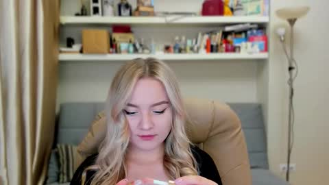 Snapshot of kara_smith_ chatting on October 1, 10:52 pm Kara. Off from 15th till 24th of December online show from October 1, 10:52 pm