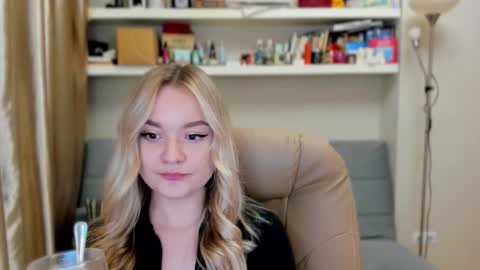 Snapshot of kara_smith_ chatting on October 12, 12:58 am Kara. Off from 15th till 24th of December online show from October 12, 12:58 am