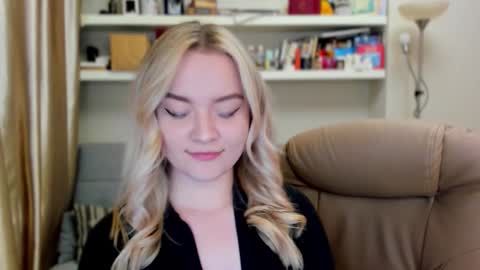 Snapshot of kara_smith_ chatting on September 18, 12:03 am Kara. Off from 15th till 24th of December online show from September 18, 12:03 am