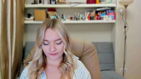 Snapshot of kara_smith_ chatting on October 6, 12:07 am Kara. Off from 15th till 24th of December online show from October 6, 12:07 am