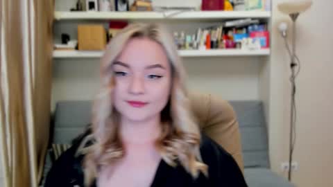 Snapshot of kara_smith_ chatting on October 2, 10:52 pm Kara. Off from 15th till 24th of December online show from October 2, 10:52 pm
