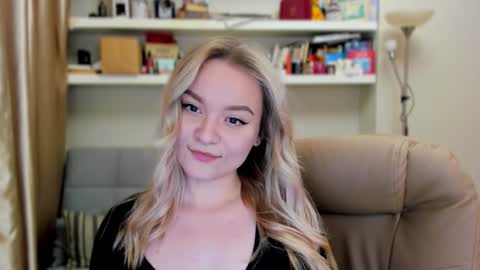 Snapshot of kara_smith_ chatting on October 18, 11:53 pm Kara. Off from 15th till 24th of December online show from October 18, 11:53 pm