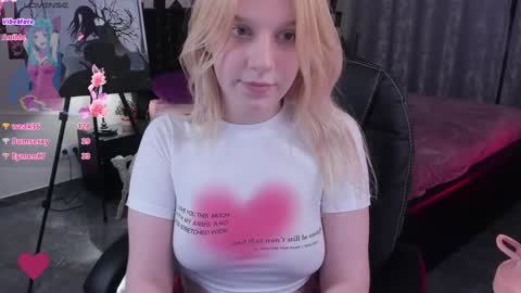 Snapshot of karambamoon chatting on January 15, 12:30 am Lera online show from January 15, 12:30 am