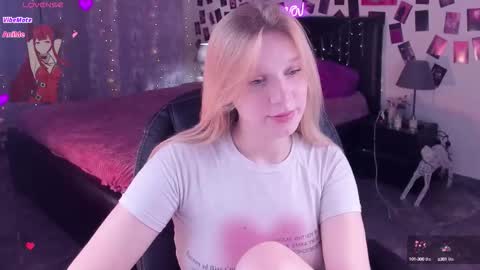 Snapshot of karambamoon chatting on September 18, 9:19 pm Lera online show from September 18, 9:19 pm