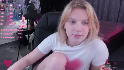Snapshot of karambamoon chatting on January 15, 6:43 am Lera online show from January 15, 6:43 am