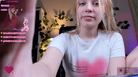 Snapshot of karambamoon chatting on February 2, 3:32 am Lera online show from February 2, 3:32 am