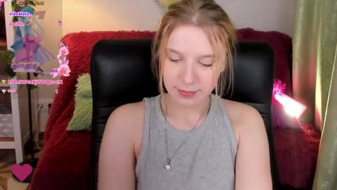 Snapshot of karambamoon chatting on January 19, 12:17 am Lera online show from January 19, 12:17 am