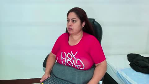 karla_hilton1 online show from February 11, 12:09 pm