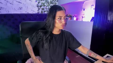 karlaslutskinny__ online show from April 16, 9:50 pm