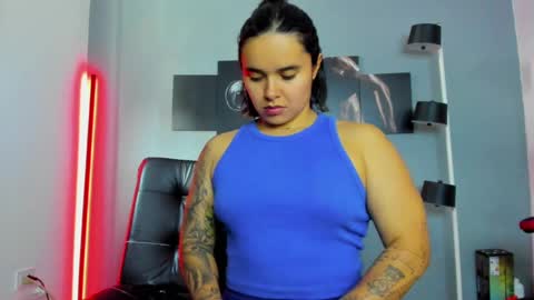 Snapshot of karlyjons_ chatting on February 27, 4:53 pm online show from February 27, 4:53 pm