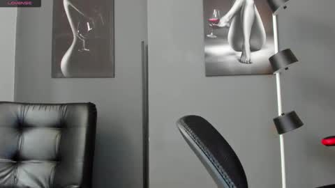 Snapshot of karlyjons_ chatting on October 8, 4:46 pm online show from October 8, 4:46 pm
