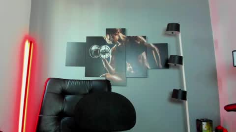 Snapshot of karlyjons_ chatting on February 12, 12:33 pm online show from February 12, 12:33 pm