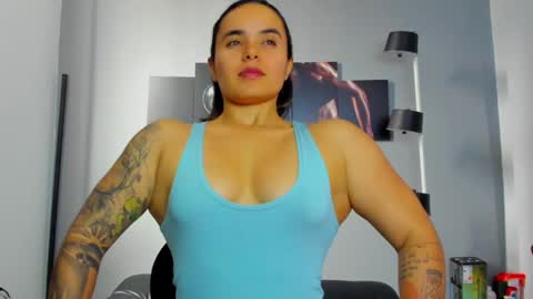 Snapshot of karlyjons_ chatting on February 6, 4:14 pm online show from February 6, 4:14 pm