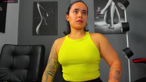 Snapshot of karlyjons_ chatting on September 11, 5:25 pm online show from September 11, 5:25 pm