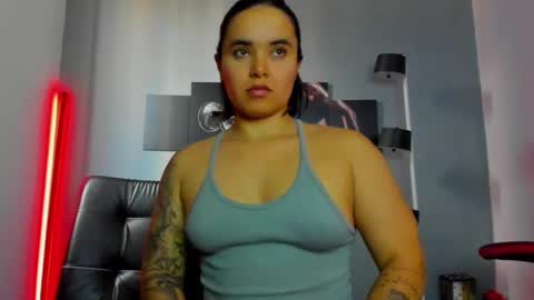 Snapshot of karlyjons_ chatting on February 20, 2:02 pm online show from February 20, 2:02 pm