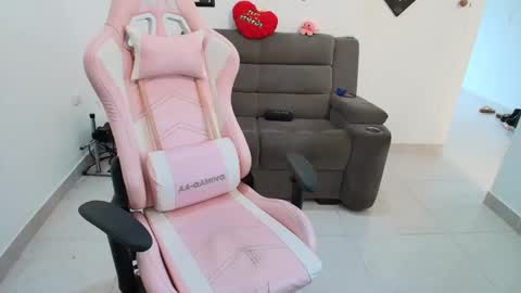 Snapshot of karol_naughty chatting on March 12, 2:12 pm online show from March 12, 2:12 pm