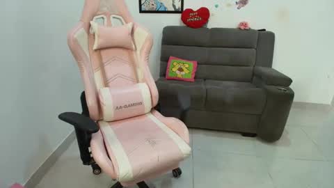 Snapshot of karol_naughty chatting on March 6, 12:41 pm online show from March 6, 12:41 pm