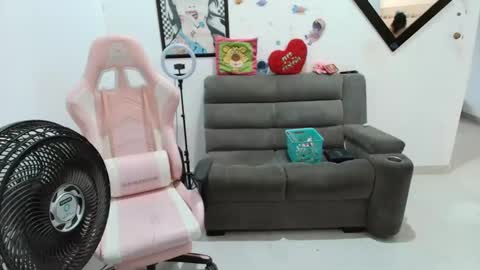 Snapshot of karol_naughty chatting on March 2, 11:18 am online show from March 2, 11:18 am