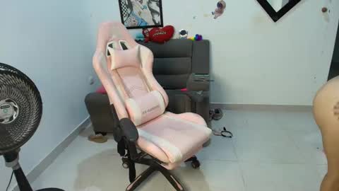Snapshot of karol_naughty chatting on February 12, 1:09 am online show from February 12, 1:09 am