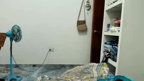 Snapshot of karol_naughty chatting on February 19, 11:06 am online show from February 19, 11:06 am