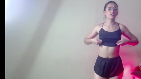 Snapshot of karol_yesenia chatting on September 29, 2:38 pm karol_yesenia online show from September 29, 2:38 pm