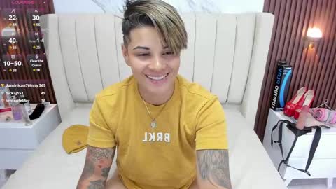Snapshot of karolandluna chatting on February 18, 5:20 am Karol and Luna online show from February 18, 5:20 am