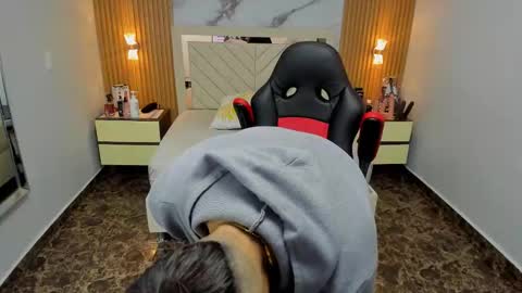 Karol and Luna online show from February 4, 7:51 pm