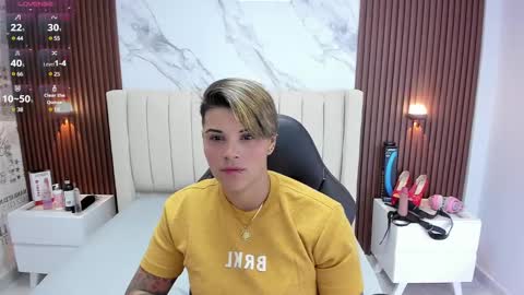 Snapshot of karolandluna chatting on February 19, 2:44 am Karol and Luna online show from February 19, 2:44 am